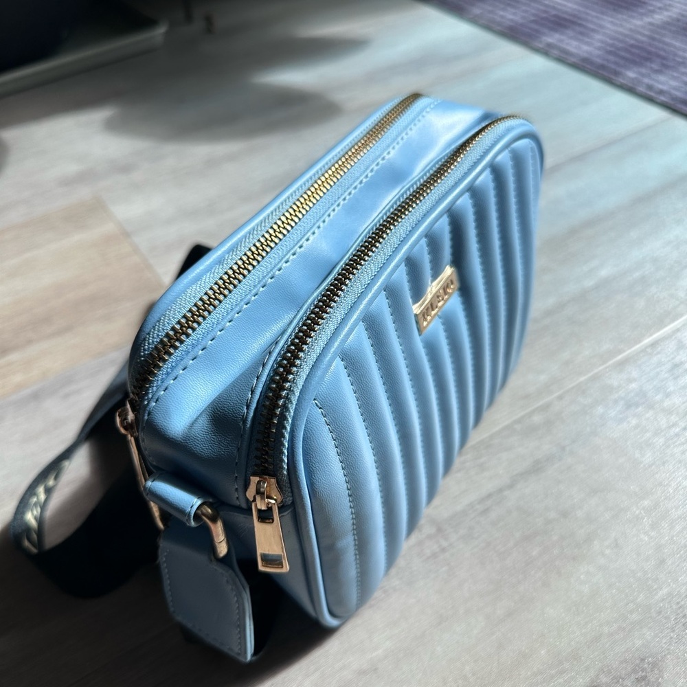 Elegant Blue Quilted Crossbody Bag